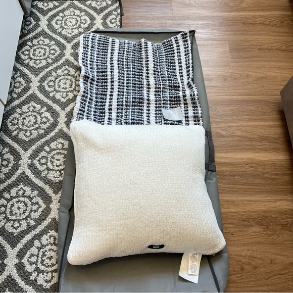 Pair 20x20 white and navy NWT pillows, DKNY and innup home - Picture 7 of 12